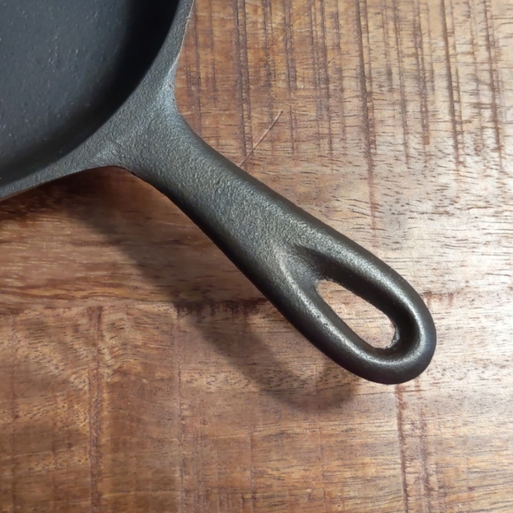 Vintage Unmarked BSR Cast Iron Skillet, #3 - Picture 2 of 12